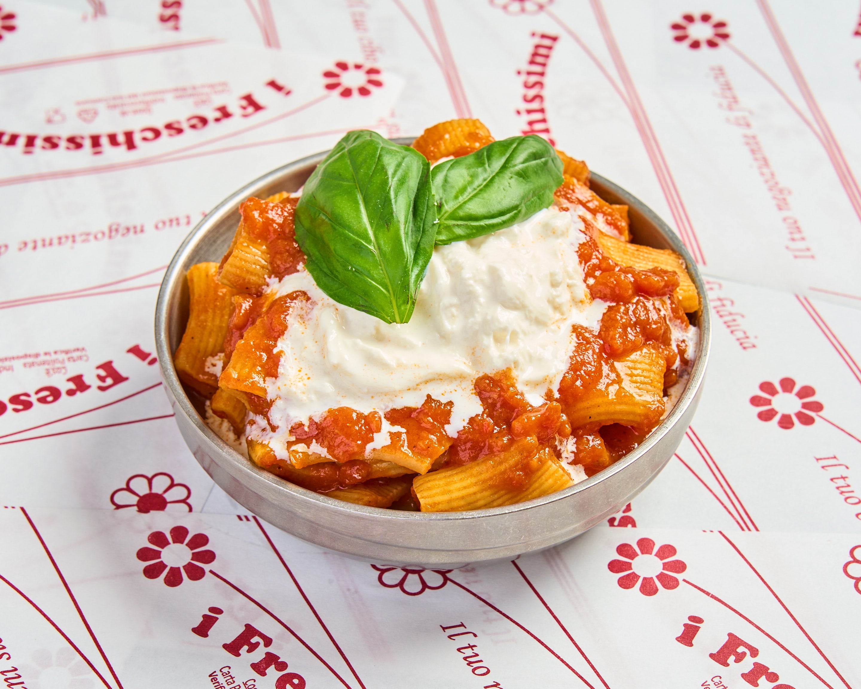 Pasta rossi e stracciatella